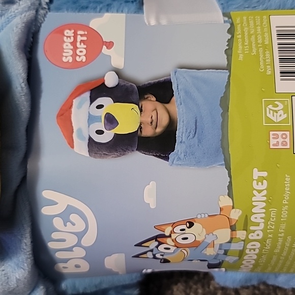 Bluey Hooded Blanket Christmas!!!! - Picture 4 of 4